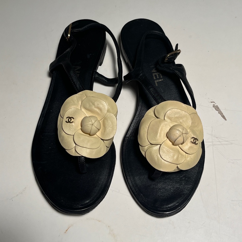 CHANEL Black Sandals with Cream Floral Accent